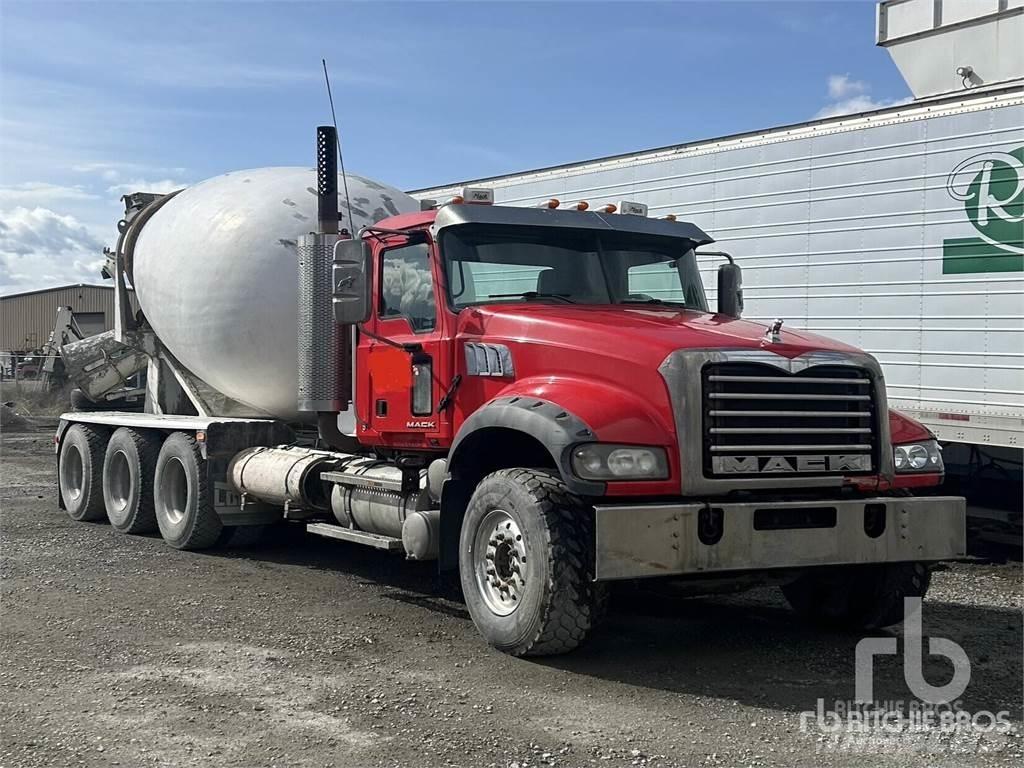 Mack GU713 Betongbiler