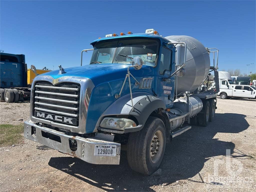 Mack GU813 Betongbiler