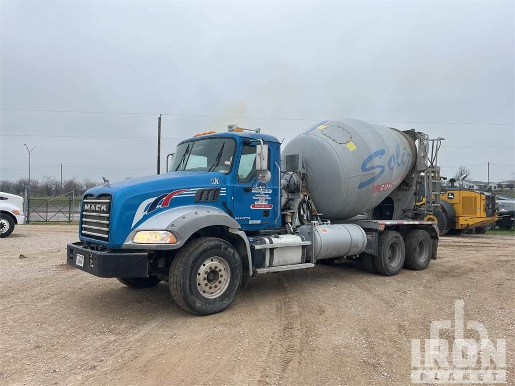 Mack GU813 Betongbiler