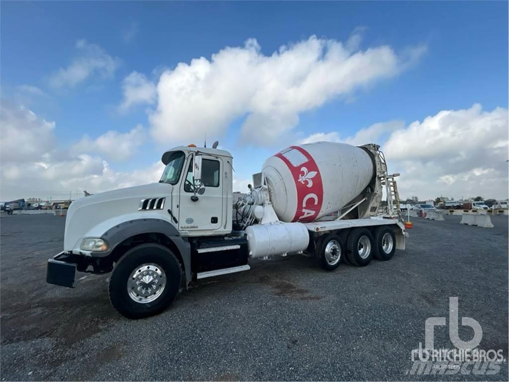 Mack GU813 Betongbiler