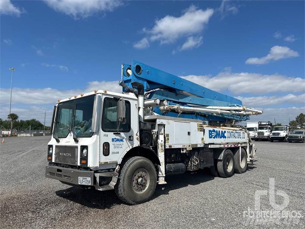 Mack MR688S Betongbiler