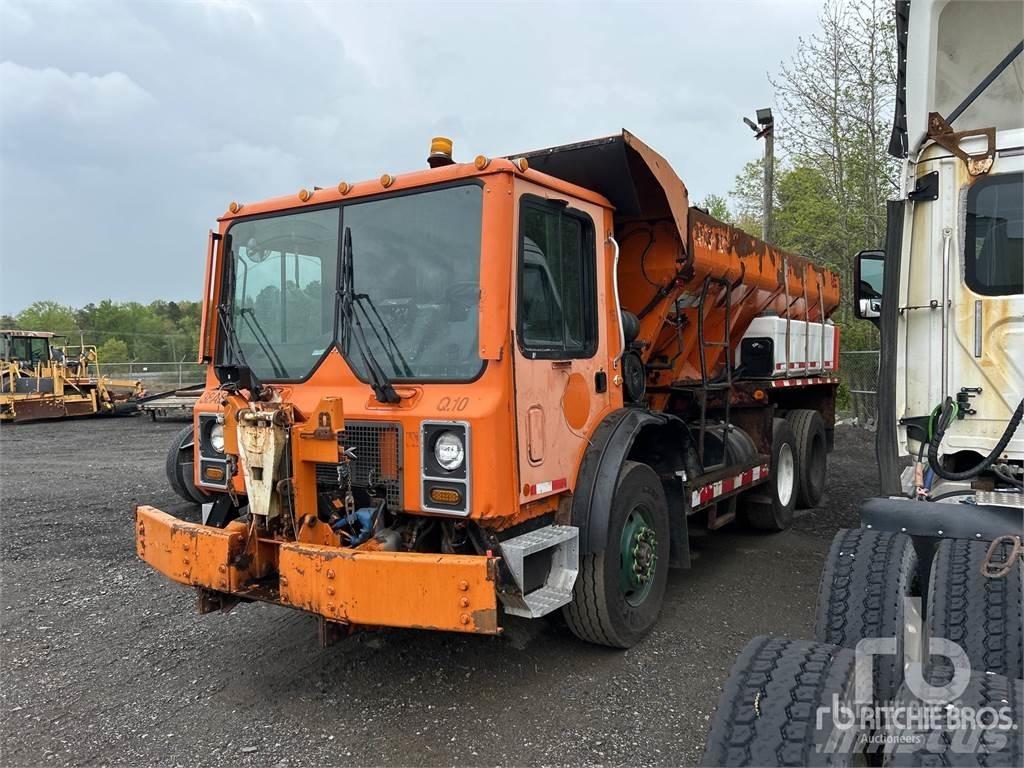 Mack MR688S Sand- og saltspredere