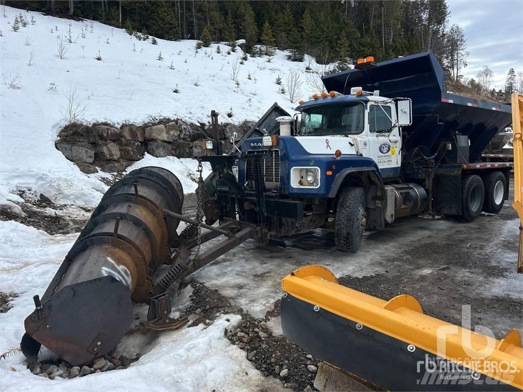 Mack RB688S Snøploger- og skjær