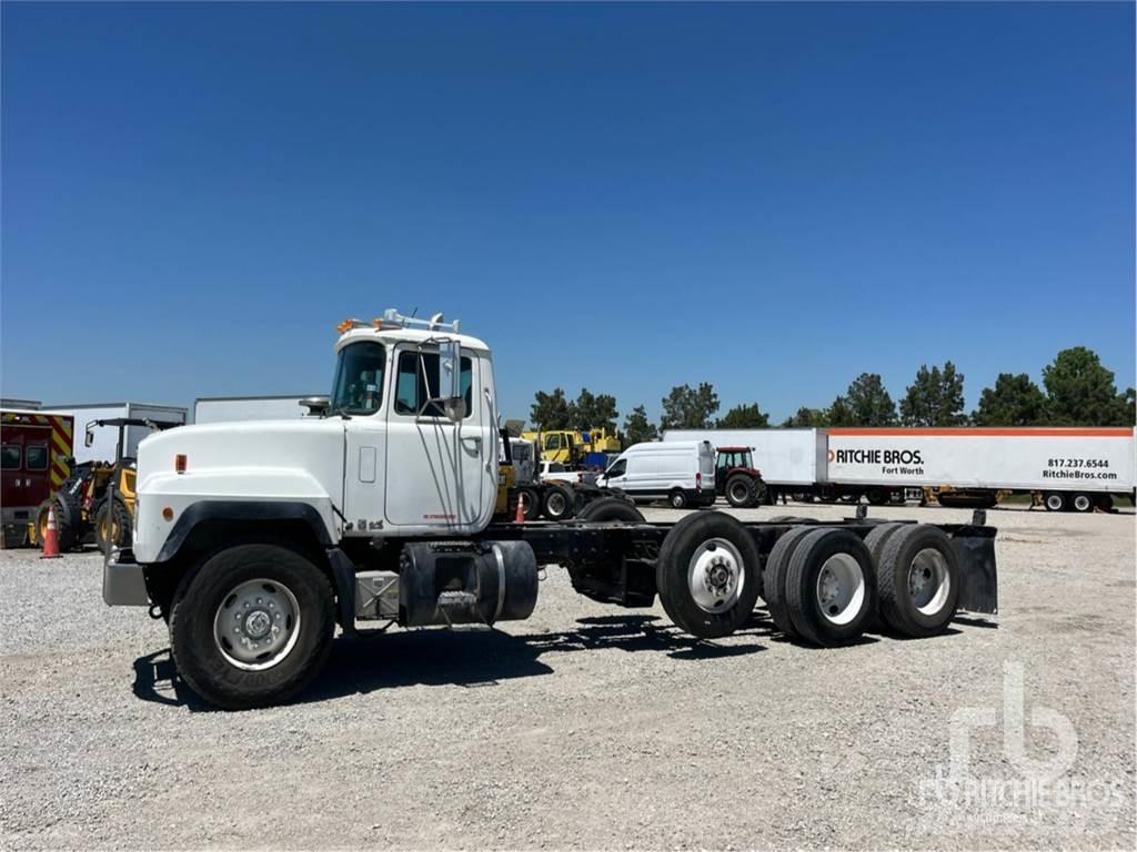 Mack RD688S Chassis