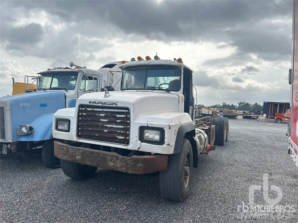 Mack RD688S Chassis