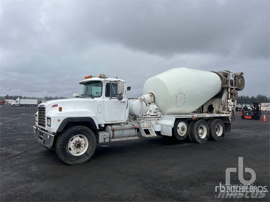Mack RD690S Betongbiler