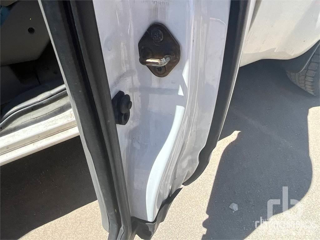 Nissan FRONTIER Pickup/planbiler