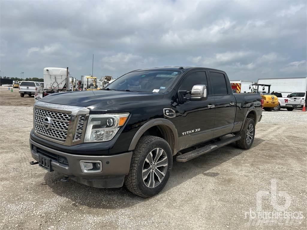 Nissan TITAN Pickup/planbiler