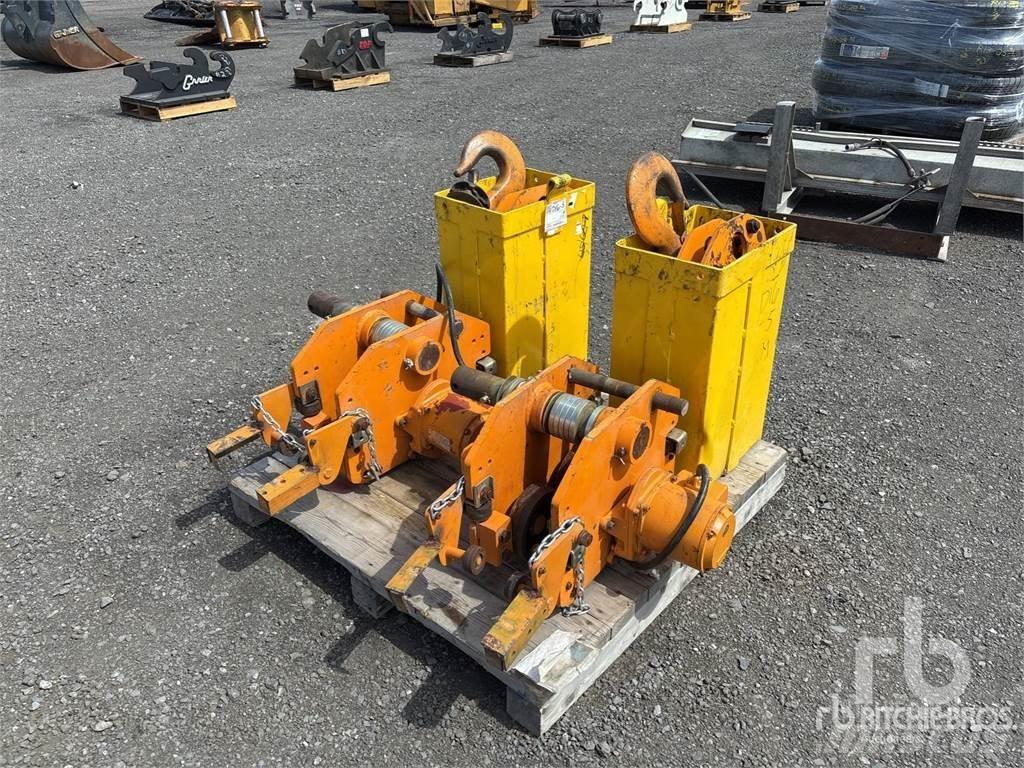  Quantity of (2) Kran deler og utstyr