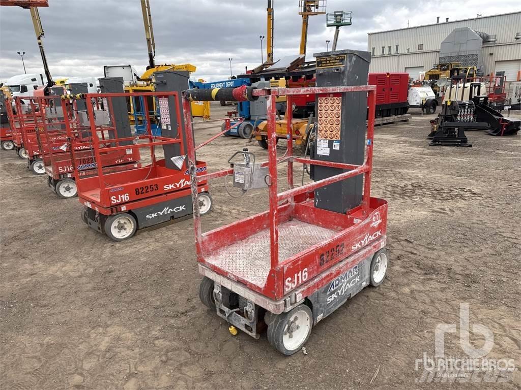 SkyJack SJ16 Stillas, vinsjer og vareheiser