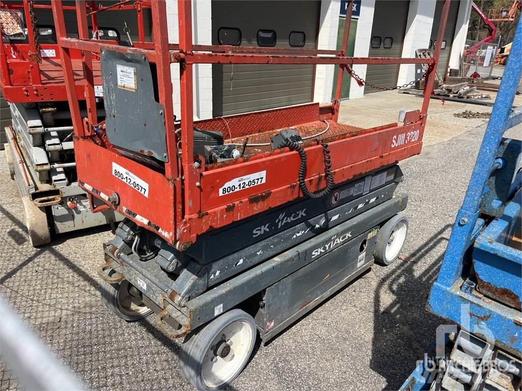 SkyJack SJ3220 Sakselifter