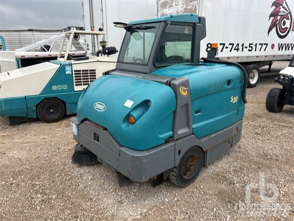 Tennant S30 Feiemaskiner