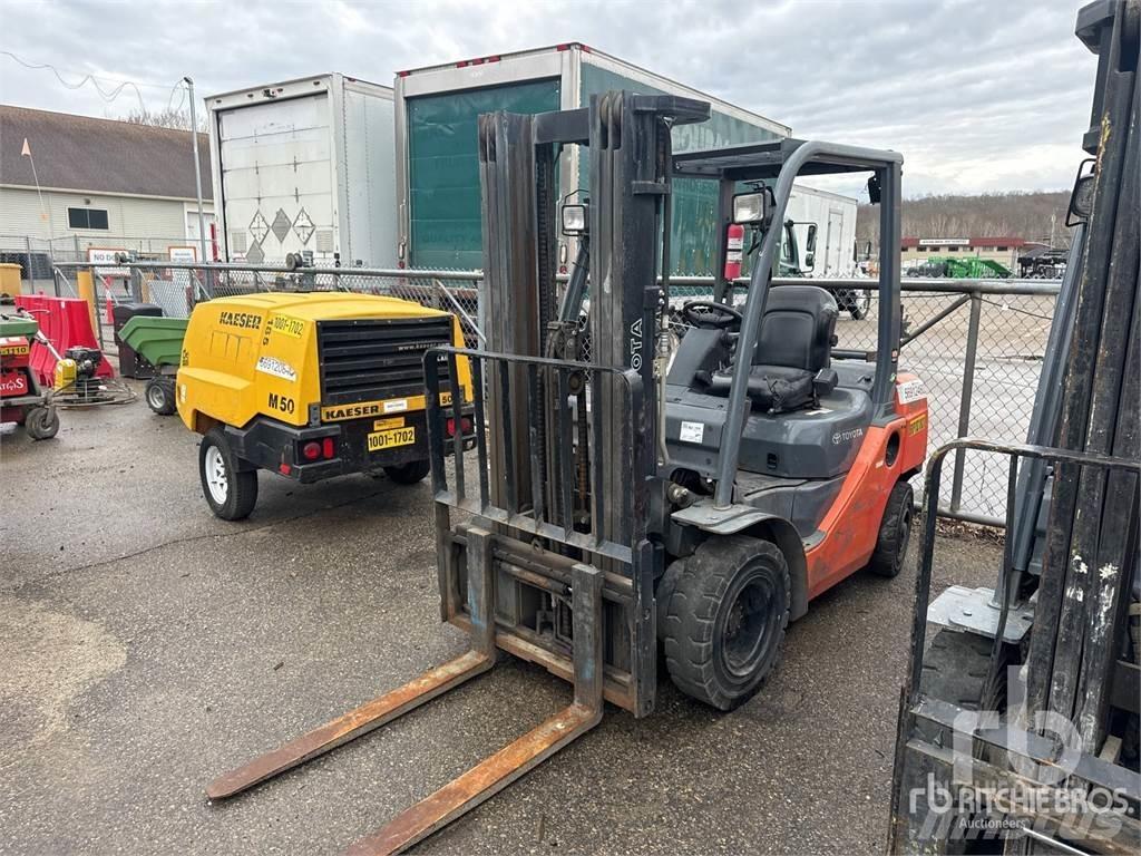 Toyota 8FGU25 Diesel Trucker