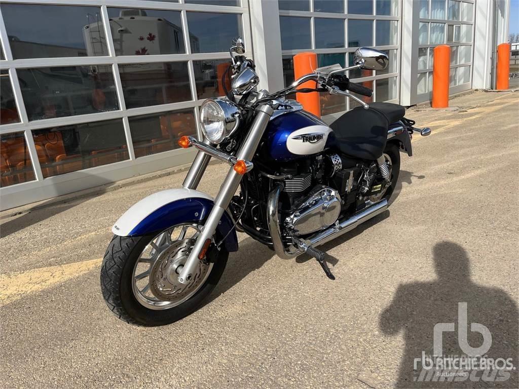 Triumph AMERICA Personbiler