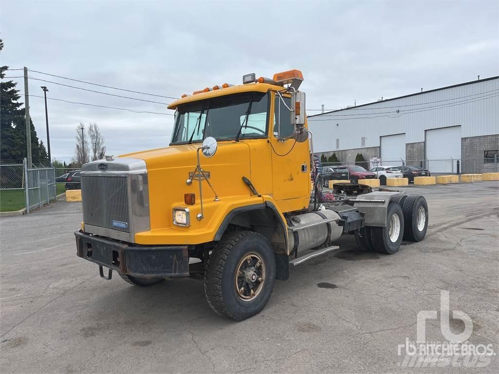 White/GMC ACL Trekkvogner