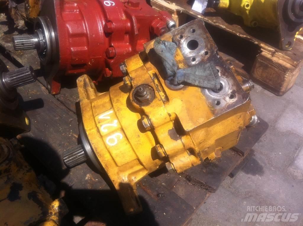 Komatsu E215... Motorer