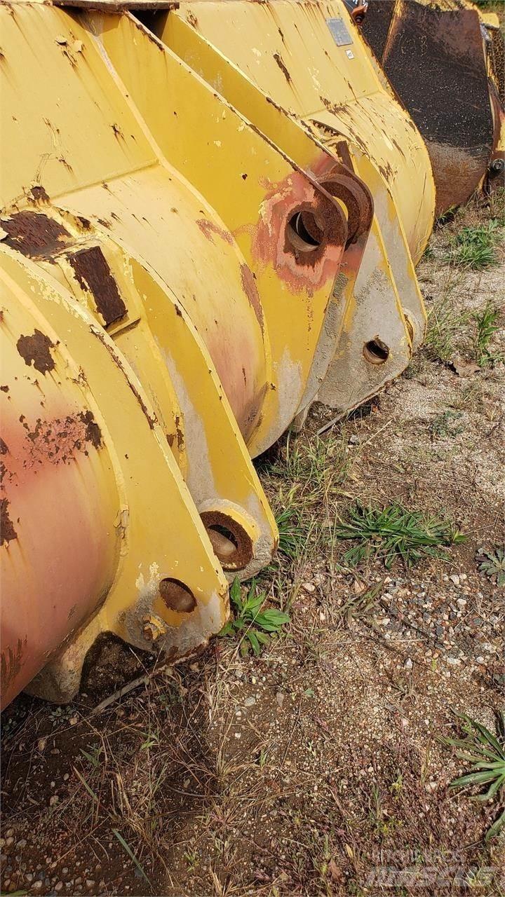 CAT 966 Kniver