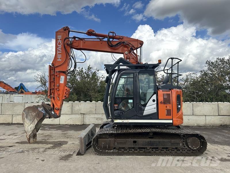 Hitachi ZX135 Gravemaskiner for riving