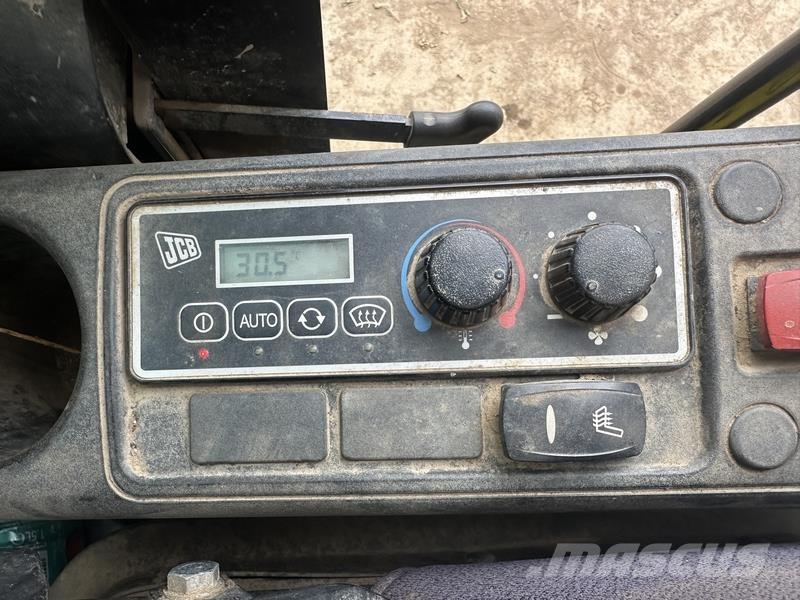 JCB JS130 Beltegraver