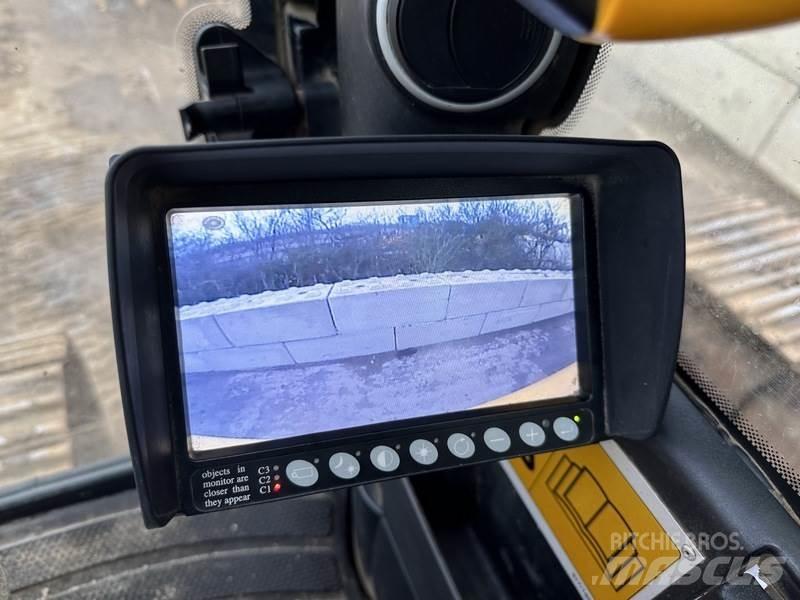 JCB JS370 LC T4 Beltegraver