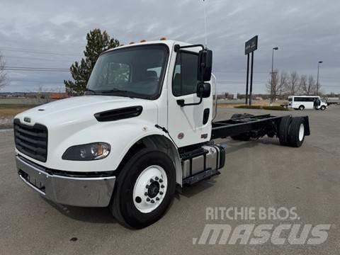 Freightliner M2 106 Trekkvogner