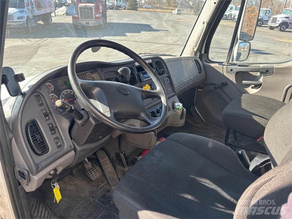 Freightliner M2 106 Skapbiler