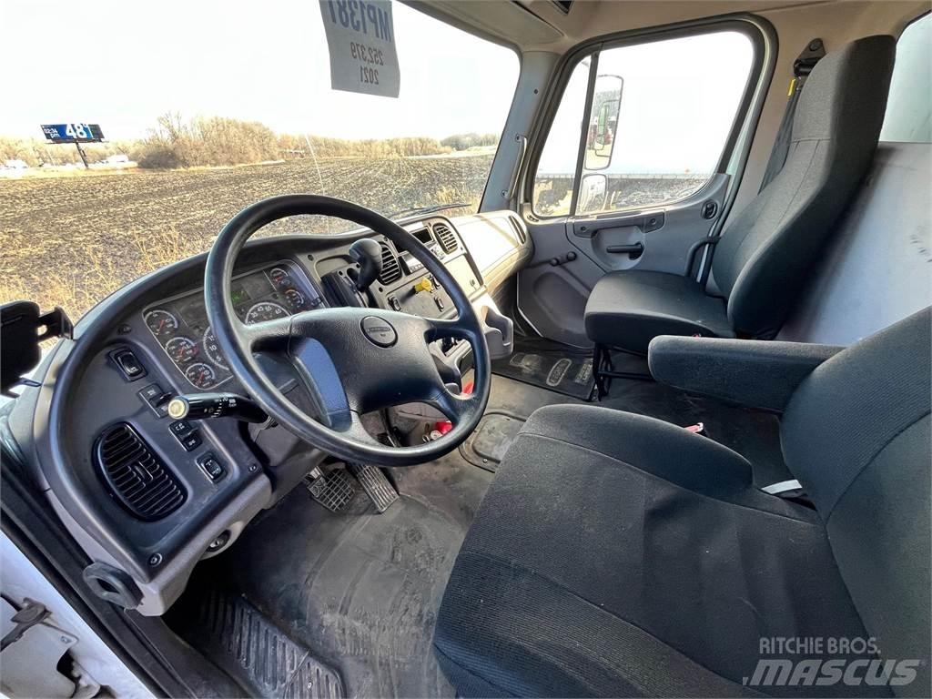 Freightliner M2 106 Skapbiler