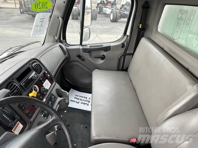 Freightliner M2106 Skapbiler