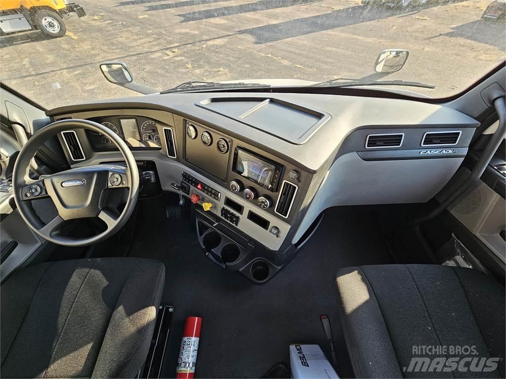 Freightliner PE116DC Trekkvogner