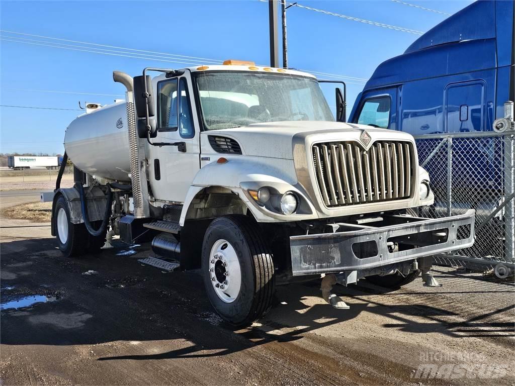 International 7300 Chassis