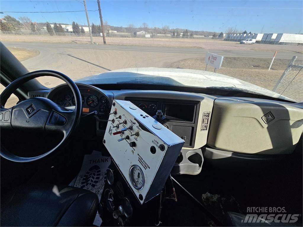International 7300 Chassis