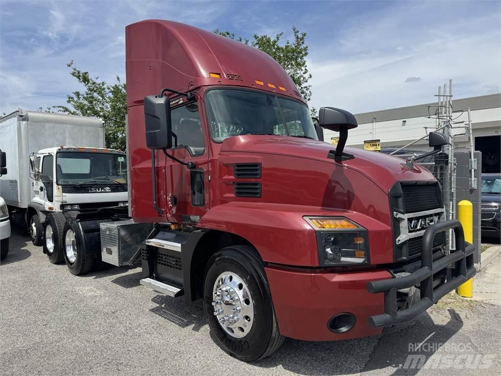 Mack AN64T Trekkvogner