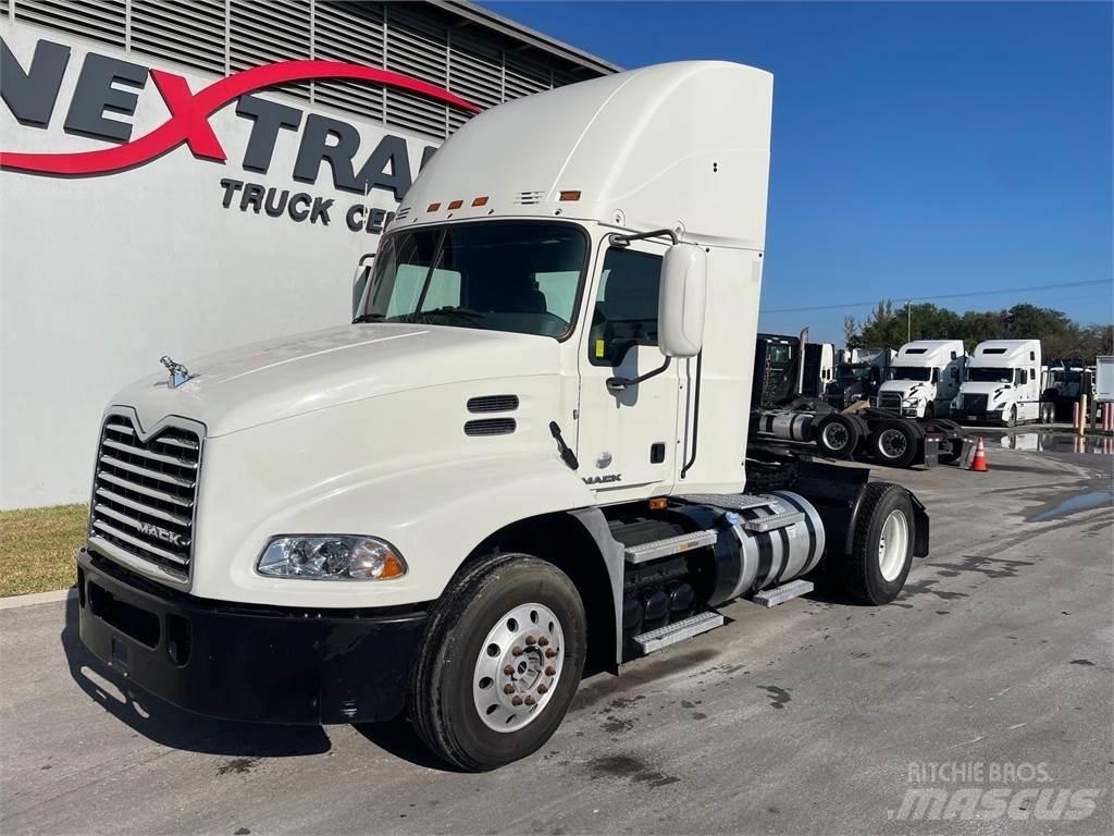 Mack CXU612 Trekkvogner