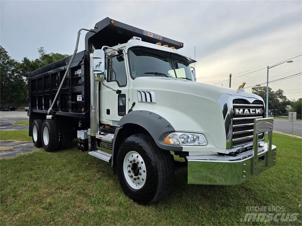 Mack GR64B Tippbil