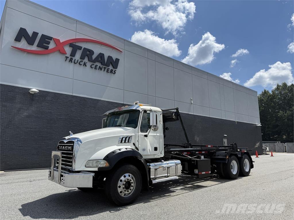 Mack GR64B Andre lastebiler