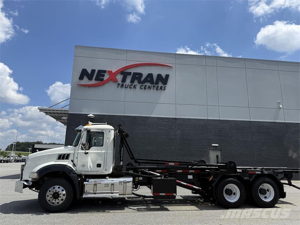 Mack GR64B Andre lastebiler