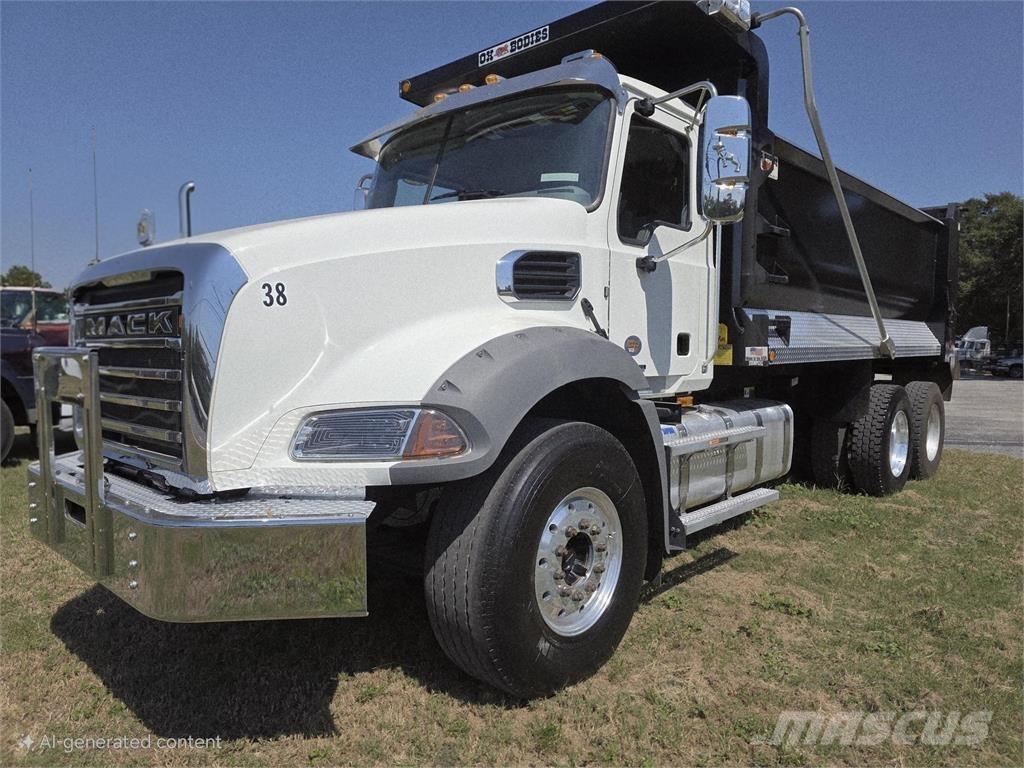 Mack GR64B Tippbil