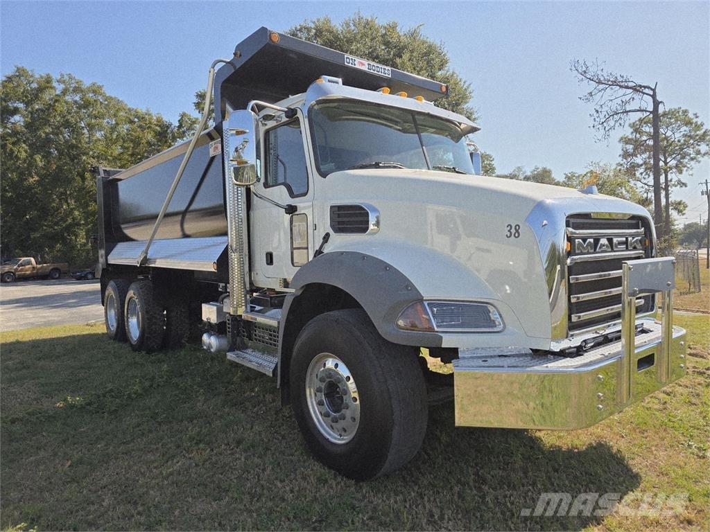Mack GR64B Tippbil