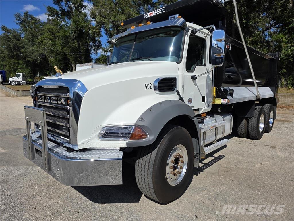 Mack GR64B Tippbil
