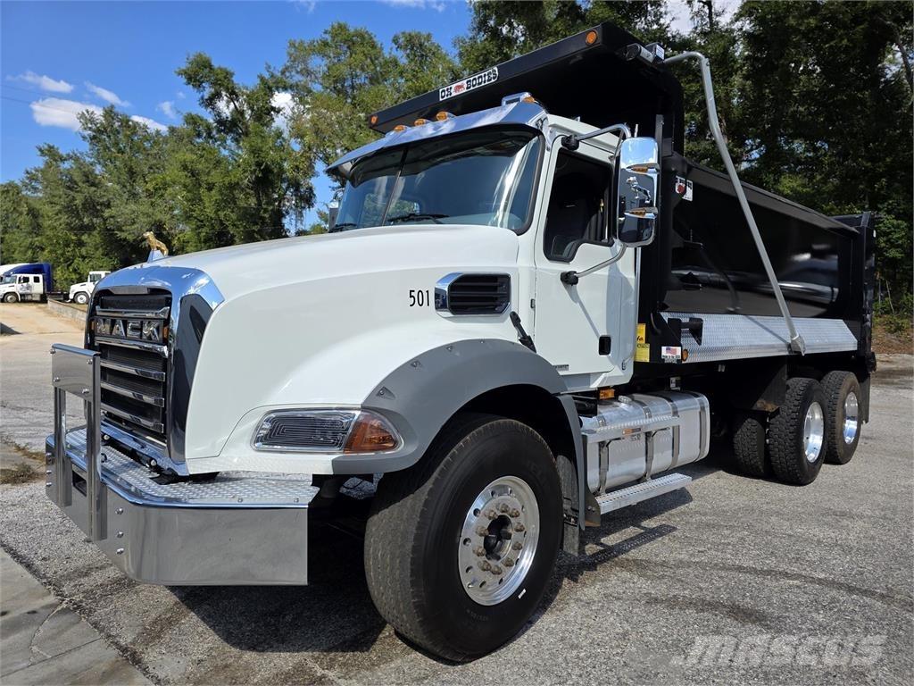 Mack GR64B Tippbil