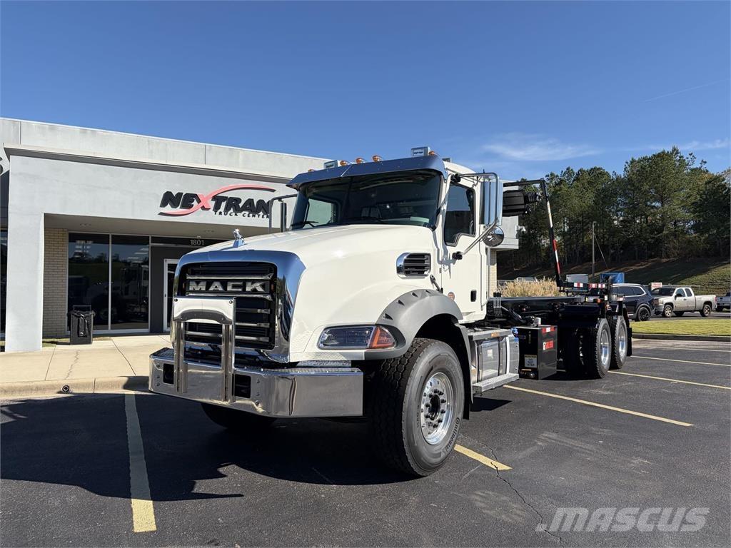 Mack GR64B Andre lastebiler
