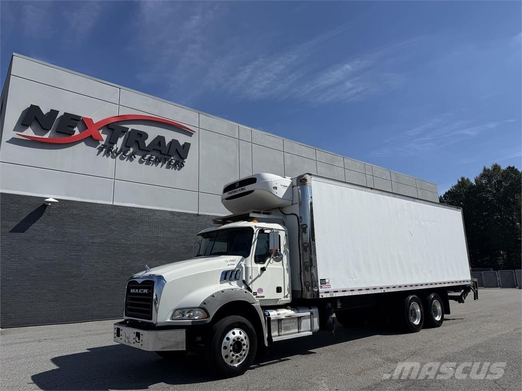 Mack GR64B9 Trekkvogner