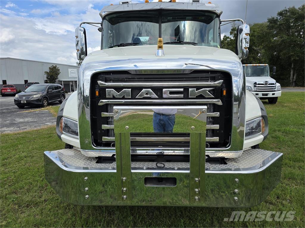 Mack GR64BR Tippbil