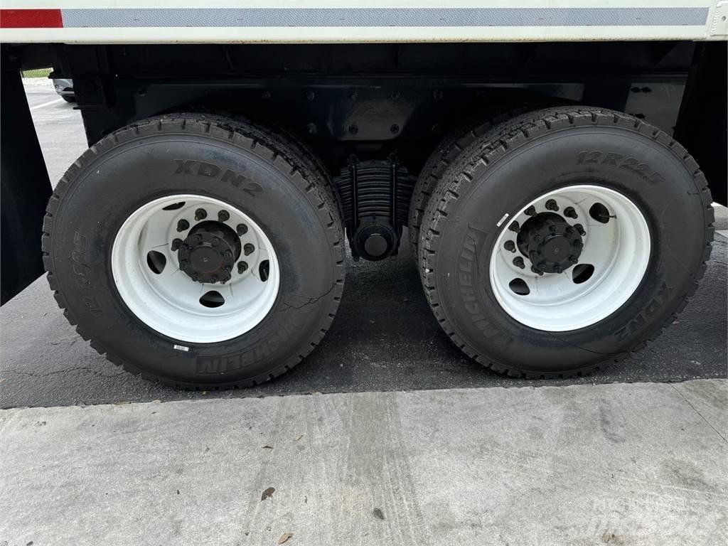 Mack GR64BRX Tippbil
