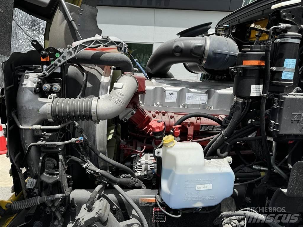 Mack GR64BRX Tippbil