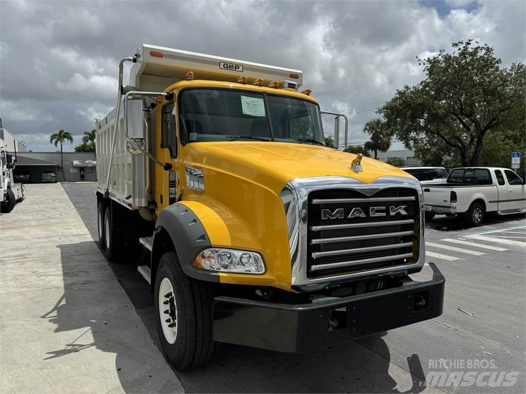 Mack GR64BRX Tippbil