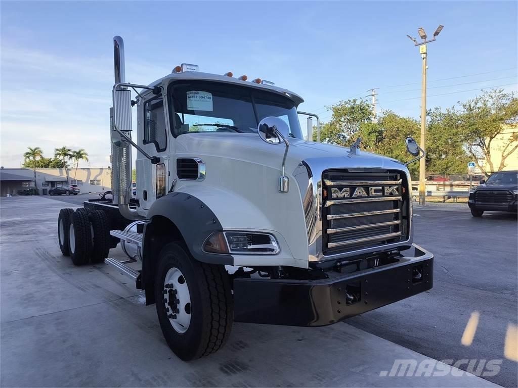 Mack GR64BX Tippbil