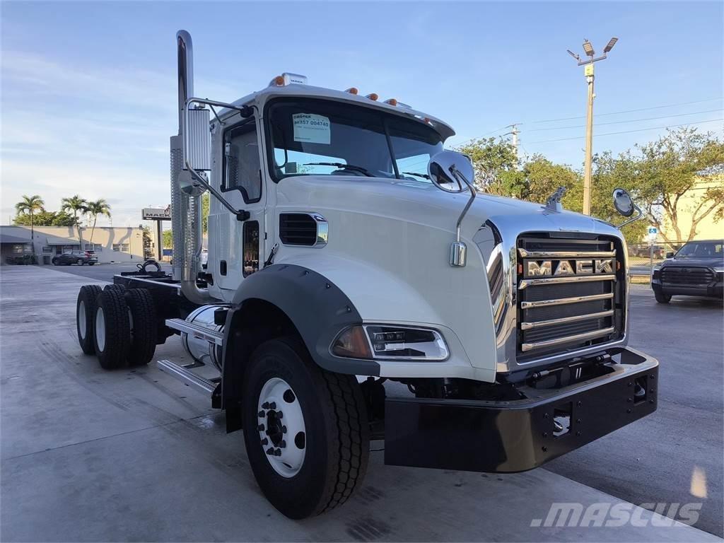 Mack GR64BX Tippbil