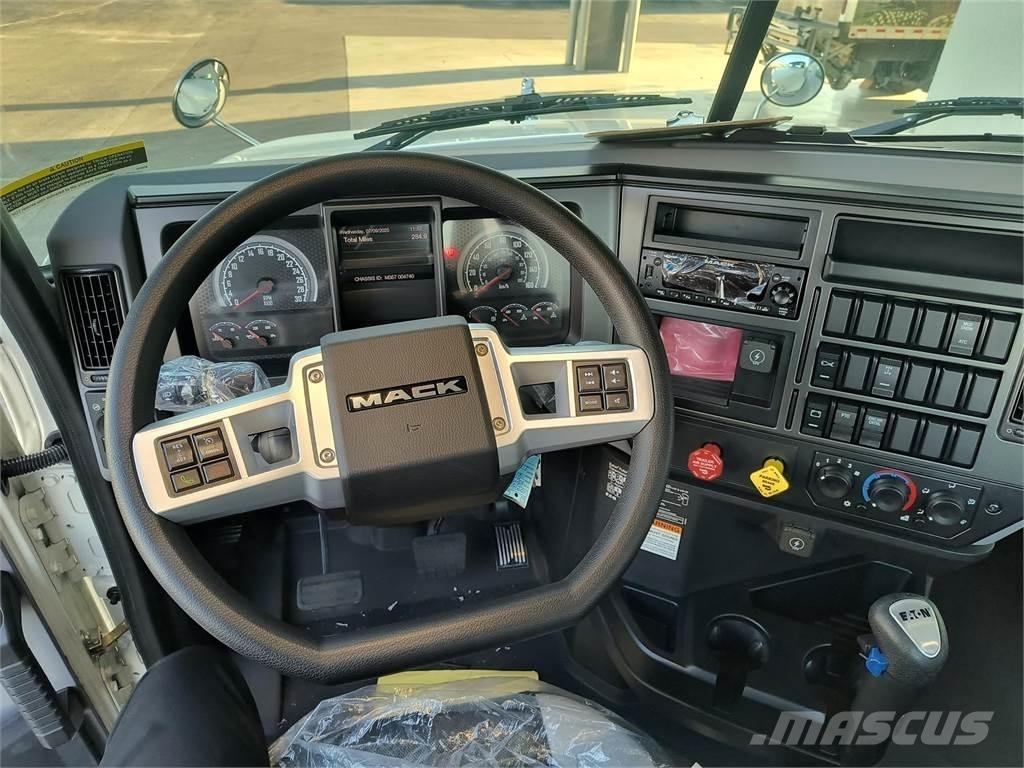 Mack GR64BX Tippbil