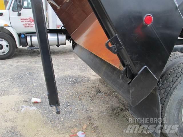 Mack GR64F Tippbil